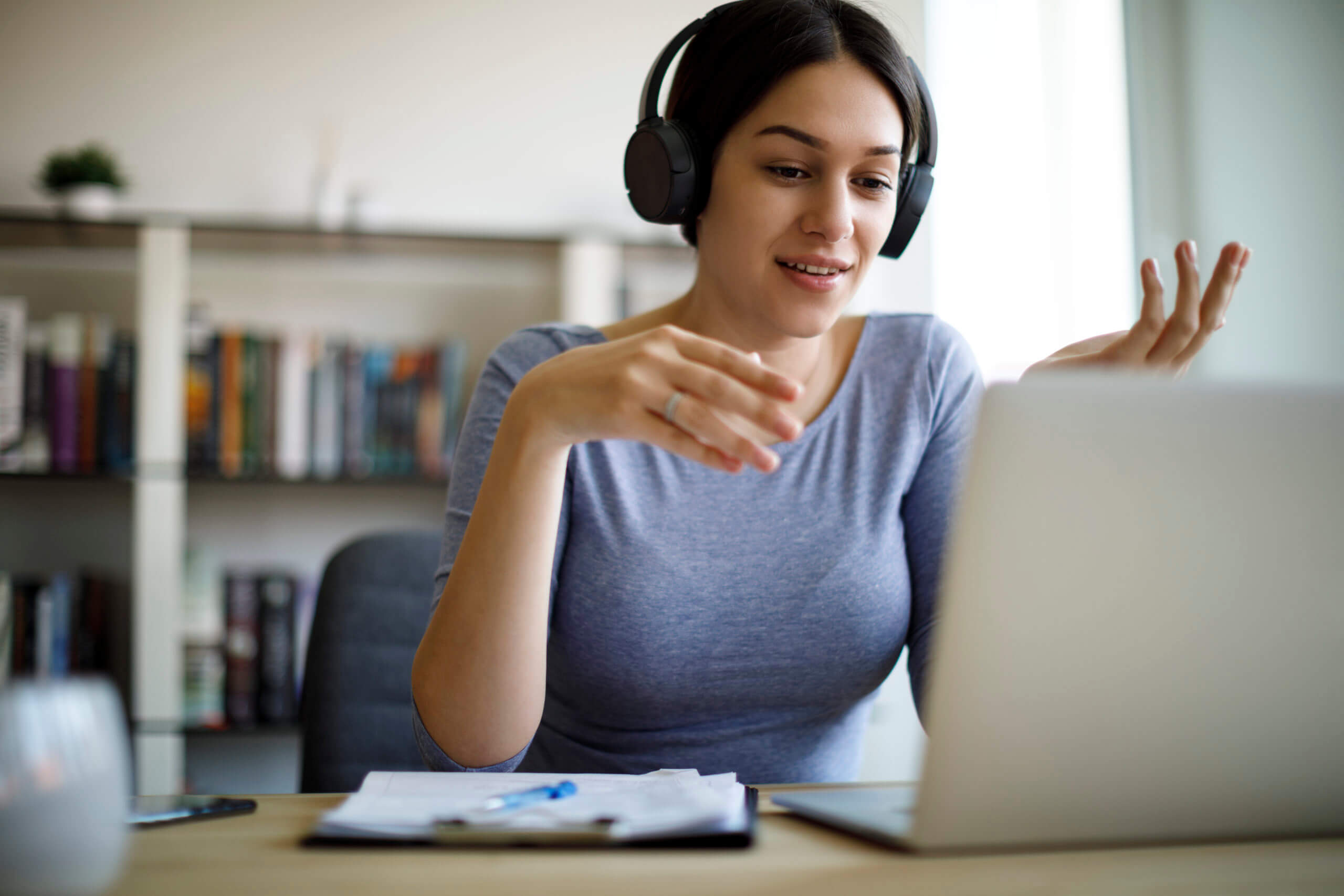 Woman_talking_on_laptop