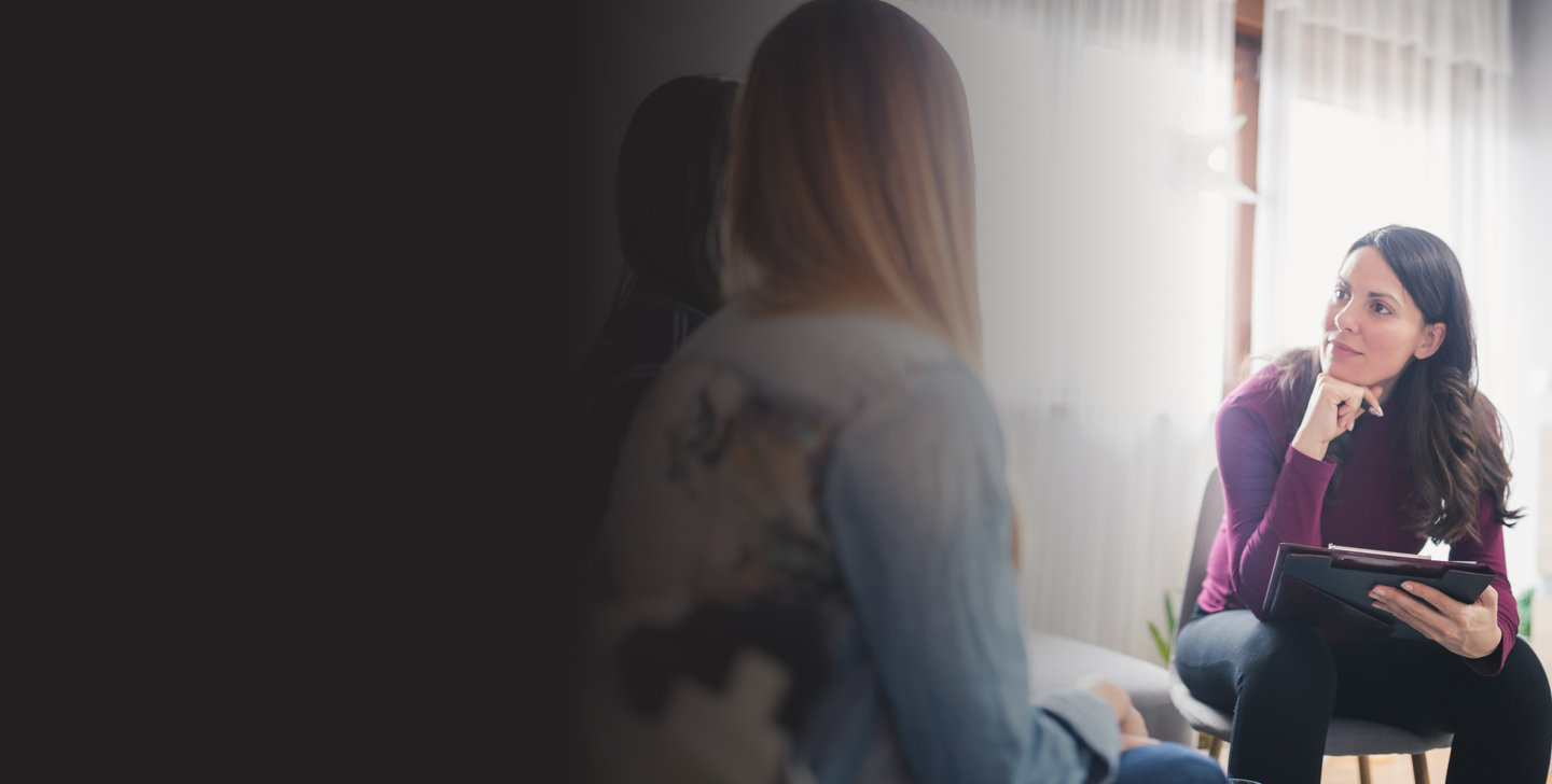 ACAP-202207011533-DiscoverACAP-T322-Website Banners-Dekstop-Counselling-AWWeb A female sitting