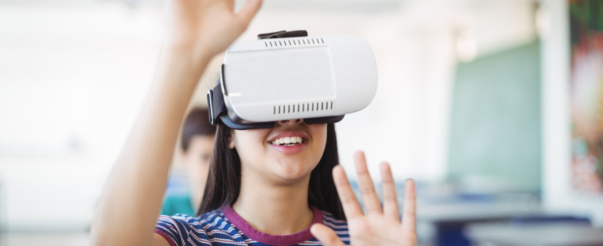 Schoolgirl,Using,Virtual,Reality,Headset,In,Classroom,At,School